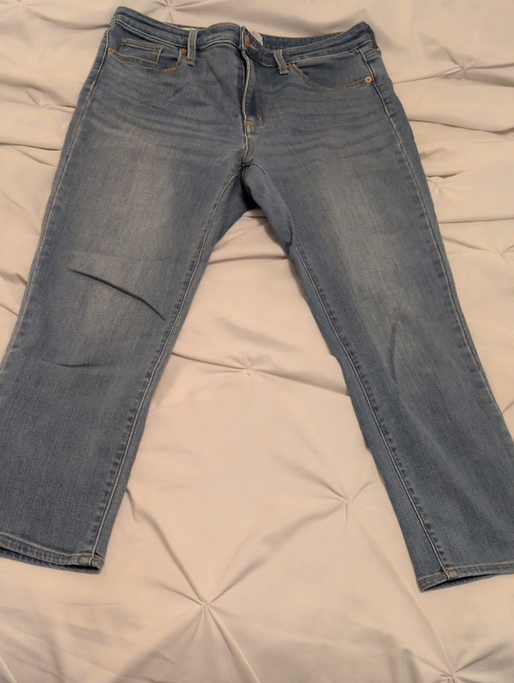 Universal Thread Women's Light Wash Straight Leg Jeans